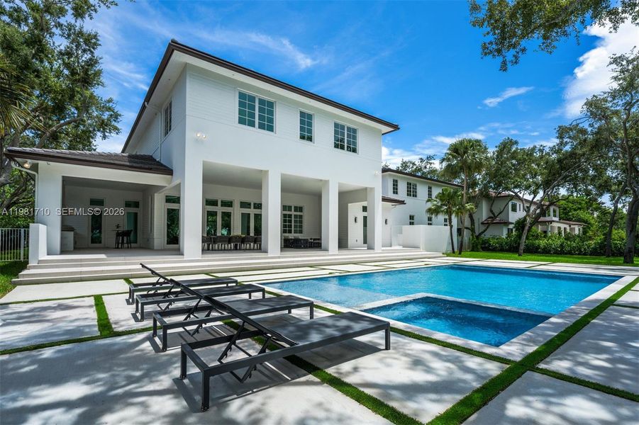 Exterior details and patio area of a home in , Palmetto Bay (Image 4).