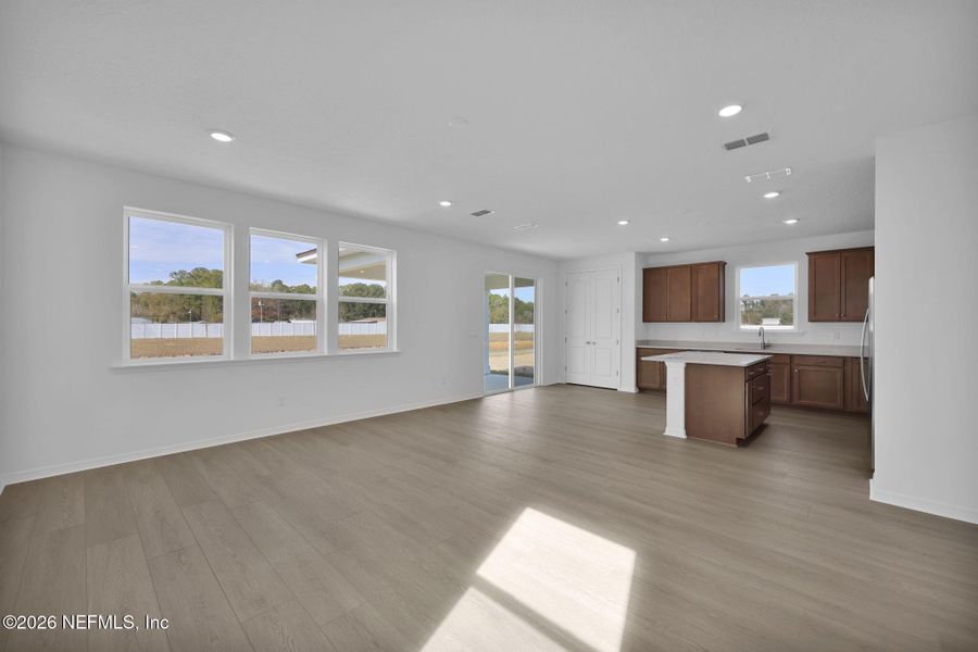 Spacious, unfurnished interior of a new home in Murray Farms, Middleburg (Image 22).