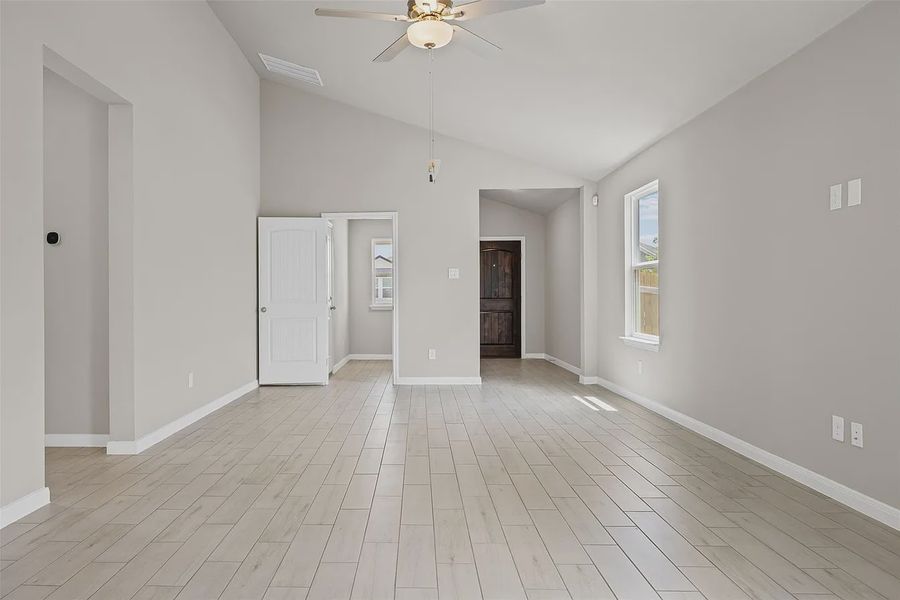 Spacious, unfurnished interior of a new home in Butler Farms, Liberty Hill (Image 14).
