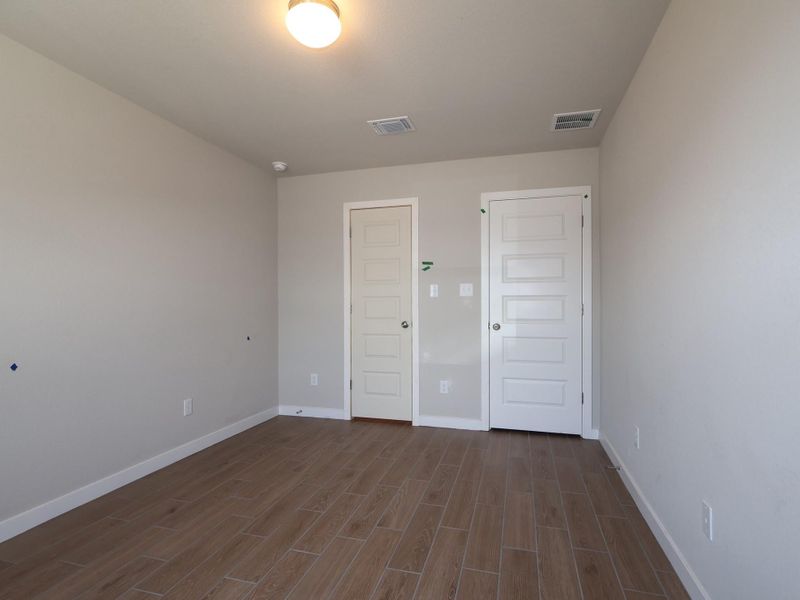 Spacious, unfurnished interior of a new home in Willow Springs, Buda (Image 20).