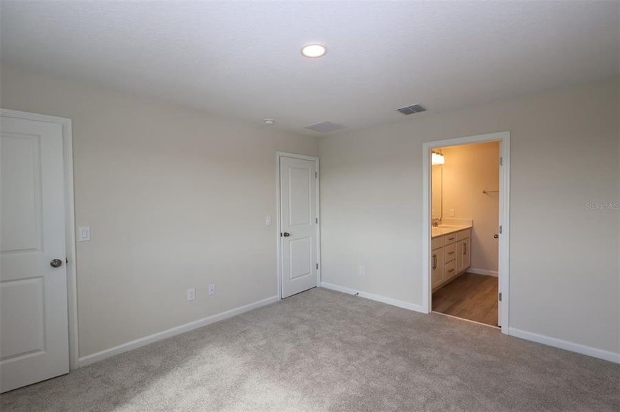 Spacious, unfurnished interior of a new home in Eden at Crossprairie, St. Cloud (Image 17). Spacious, unfurnished interior of a new home in Eden at Crossprairie, St. Cloud (Image 17).
