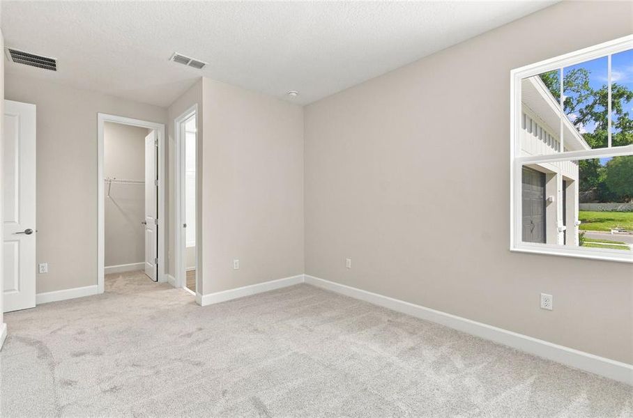 Spacious, unfurnished interior of a new home in Willow Run, Apopka (Image 25).