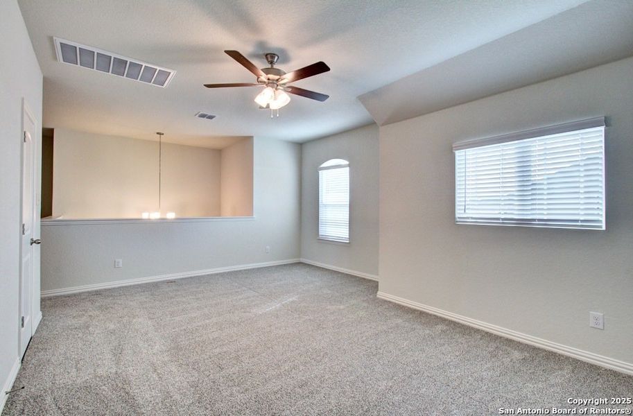 Spacious, unfurnished interior of a new home in Veranda, San Antonio (Image 24).