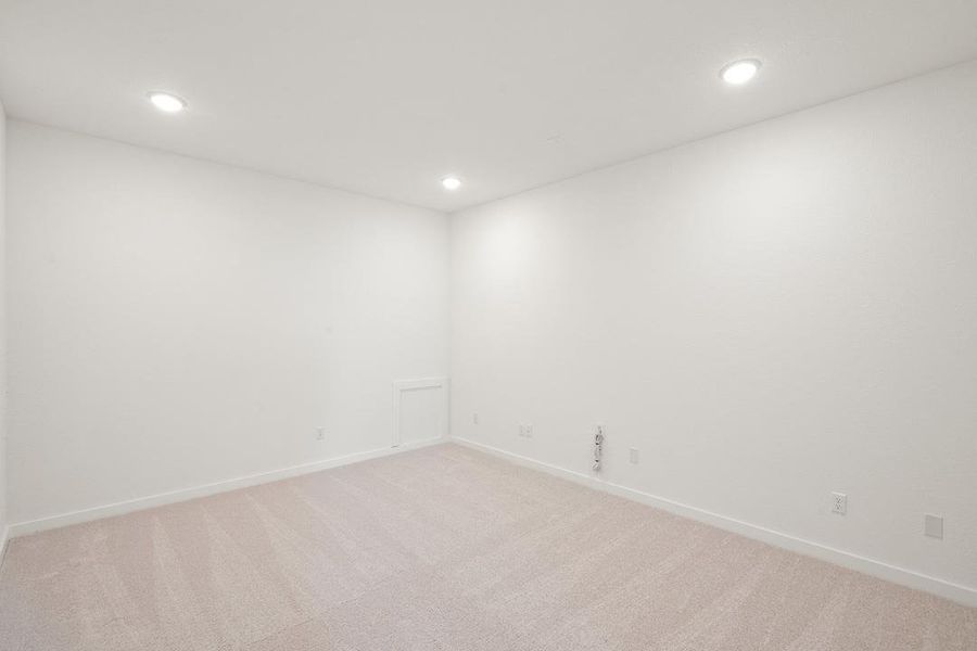 Spacious, unfurnished interior of a new home in Wolf Ranch, Georgetown (Image 24).