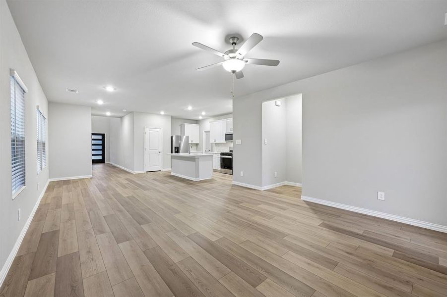 Spacious, unfurnished interior of a new home in Parks at Foster Crossing - Spring Series, Anna (Image 35). Spacious, unfurnished interior of a new home in Parks at Foster Crossing - Spring Series, Anna (Image 35).