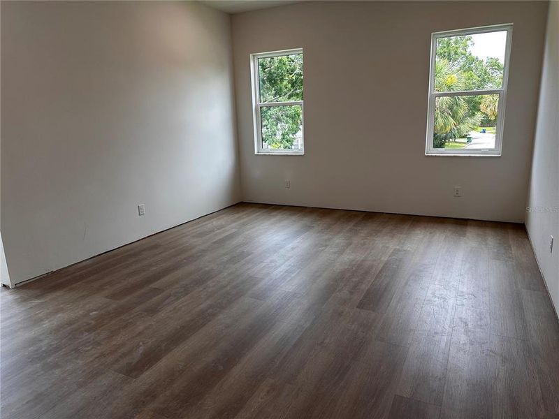 Spacious, unfurnished interior of a new home in , Tampa (Image 24).
