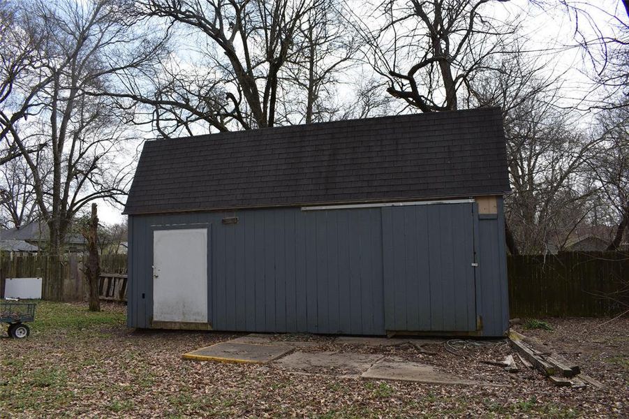 Front exterior of a new home in , Paris, TX, highlighting curb appeal (Image 23). Front exterior of a new home in , Paris, TX, highlighting curb appeal (Image 23).