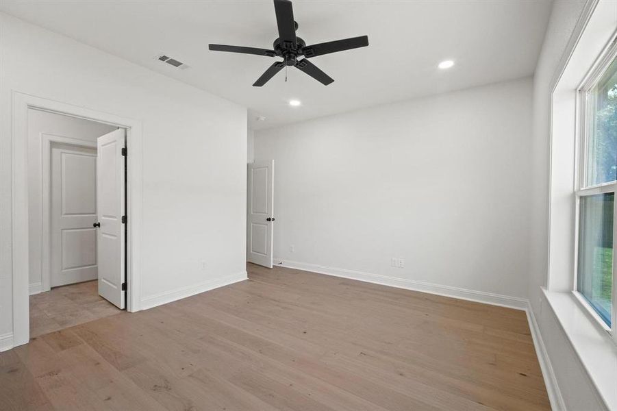 Spacious, unfurnished interior of a new home in , Athens (Image 34).