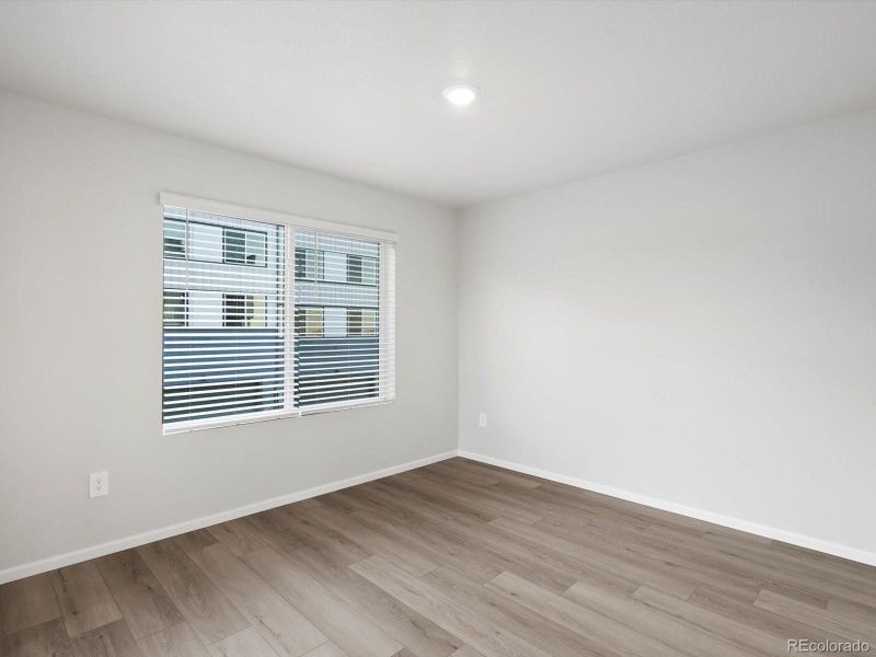 Spacious, unfurnished interior of a new home in Three Hills, Morrison (Image 25).