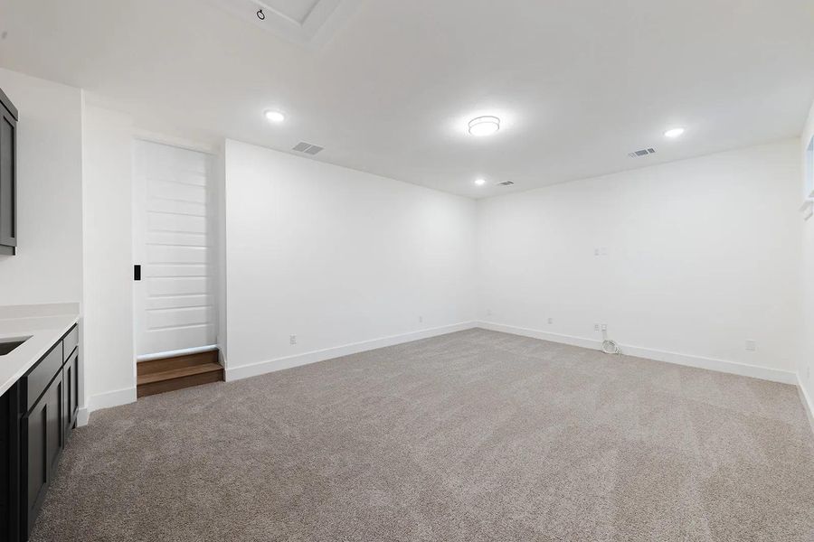 Lynmar IV G Media room