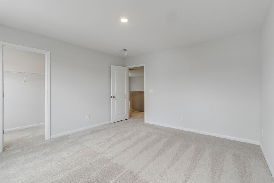 Spacious, unfurnished interior of a new home in Ellington, Elgin (Image 35).