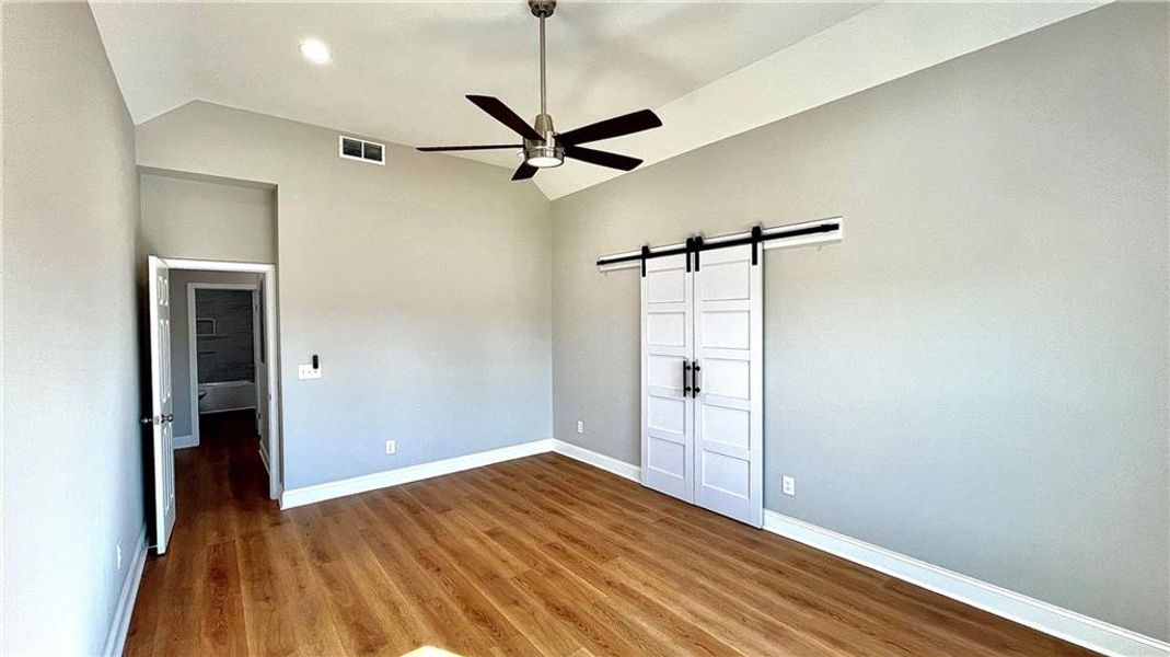 Spacious, unfurnished interior of a new home in , Griffin (Image 19).