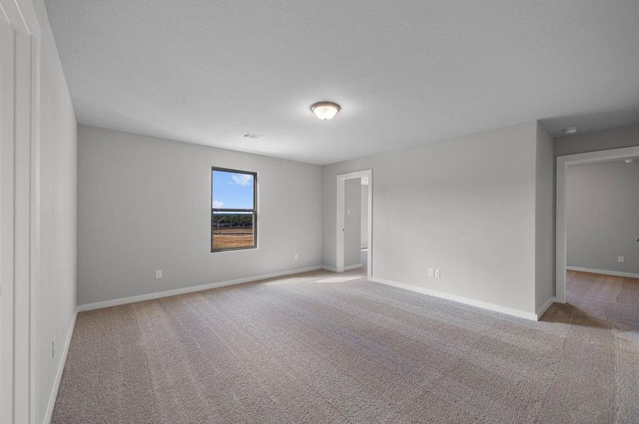 Spacious, unfurnished interior of a new home in Westridge Cove, Conroe (Image 11).