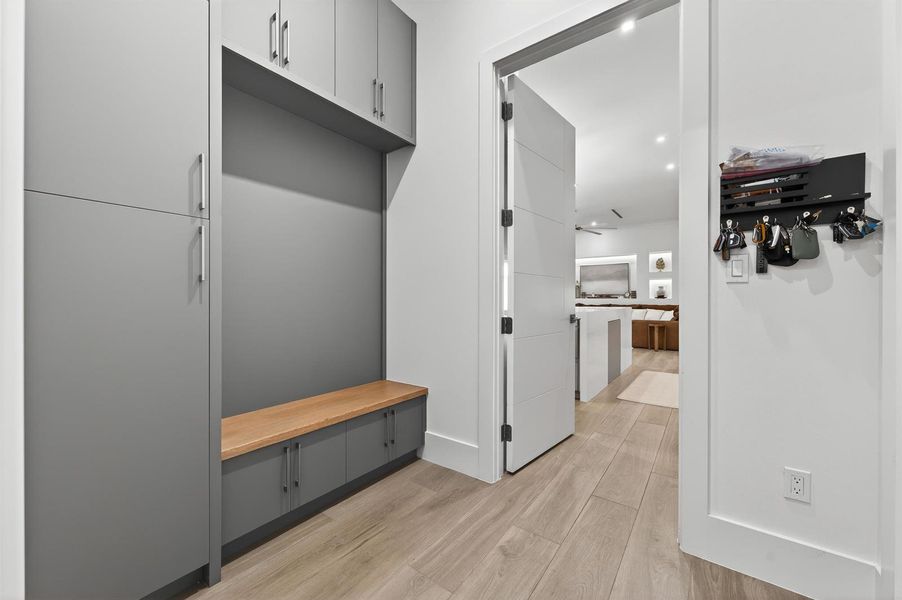MUDROOM / DROP ZONE MUDROOM / DROP ZONE