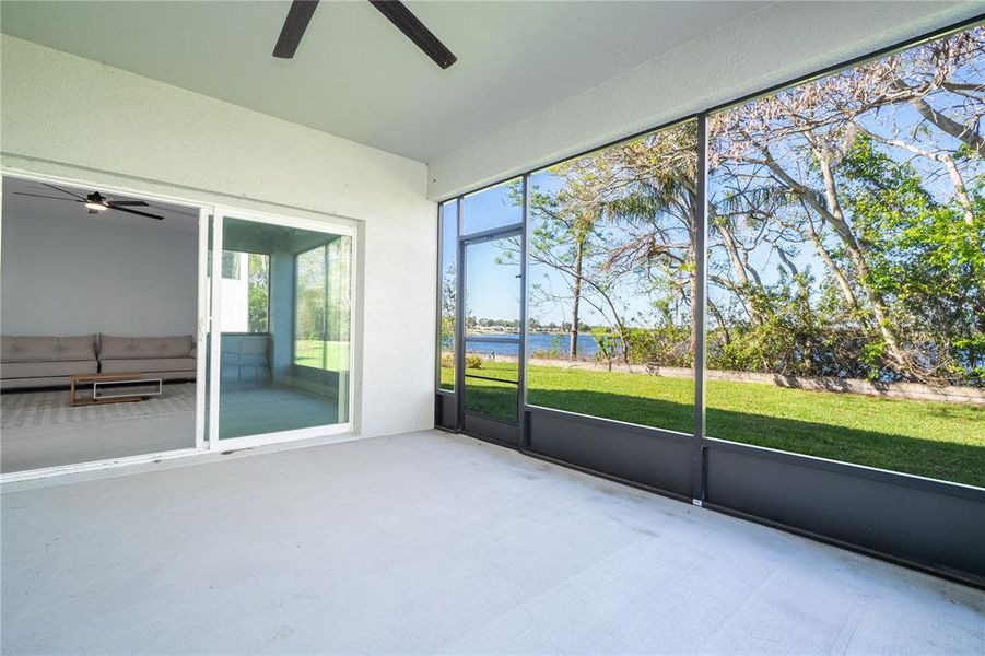 Exterior details and patio area of a home in , Haines City (Image 3).