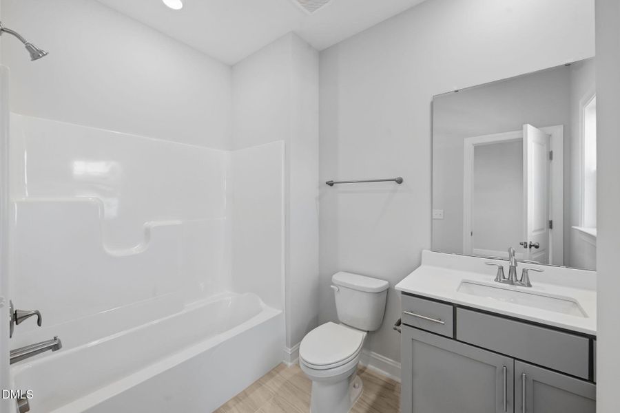 SUN_ShawRidge_Pic_EastmanIII_QMI_15_Bath