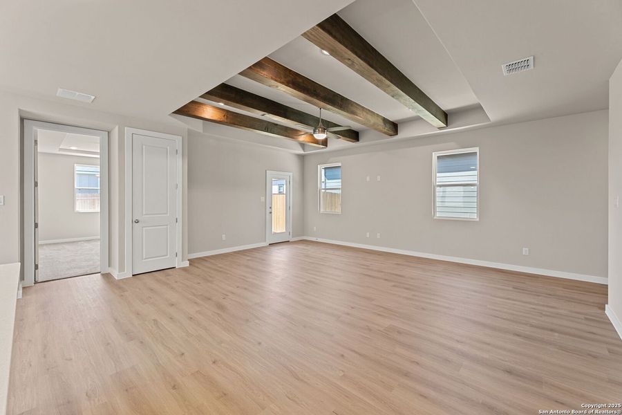 Spacious, unfurnished interior of a new home in Highland Ridge, New Braunfels (Image 14).