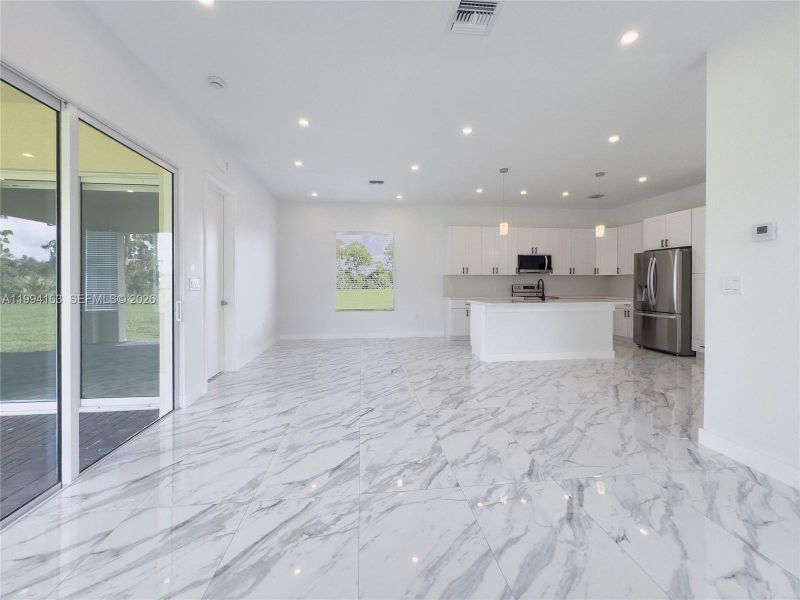 Spacious, unfurnished interior of a new home in , Port St. Lucie (Image 23).