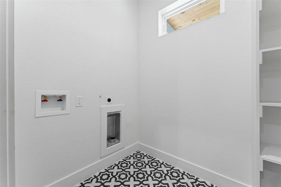 Furnished interior view inside a new home in , Dallas (Image 9).