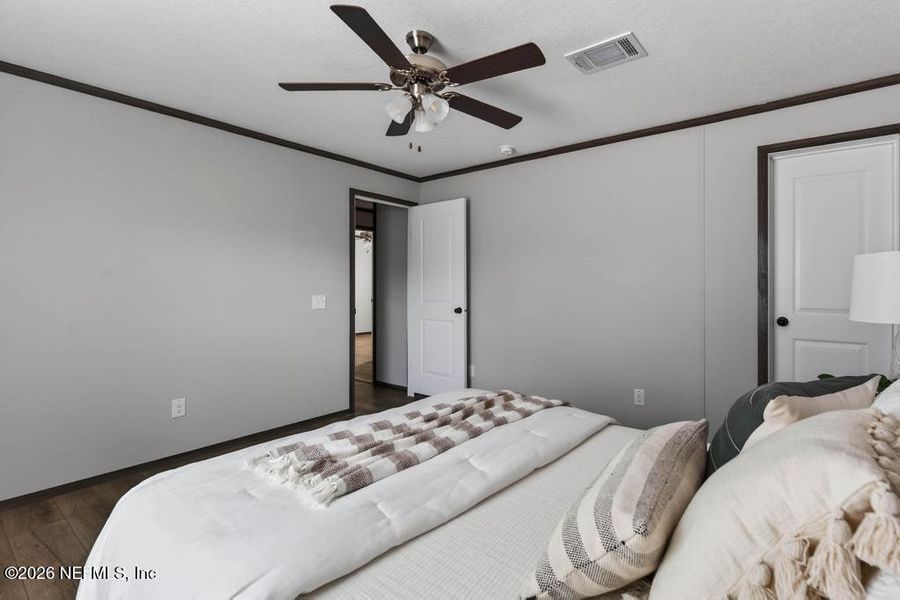 Furnished interior view inside a new home in , Middleburg (Image 40).