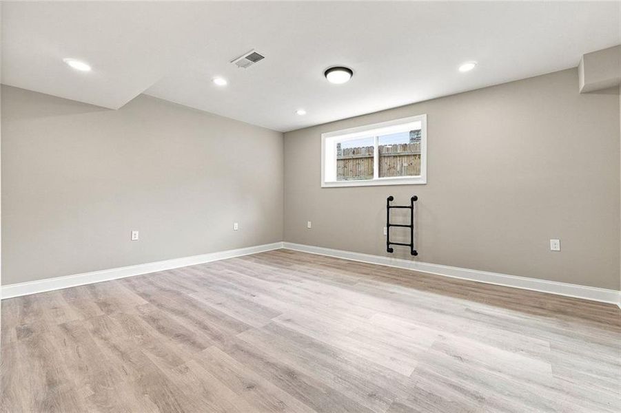 Spacious, unfurnished interior of a new home in , Acworth (Image 23).