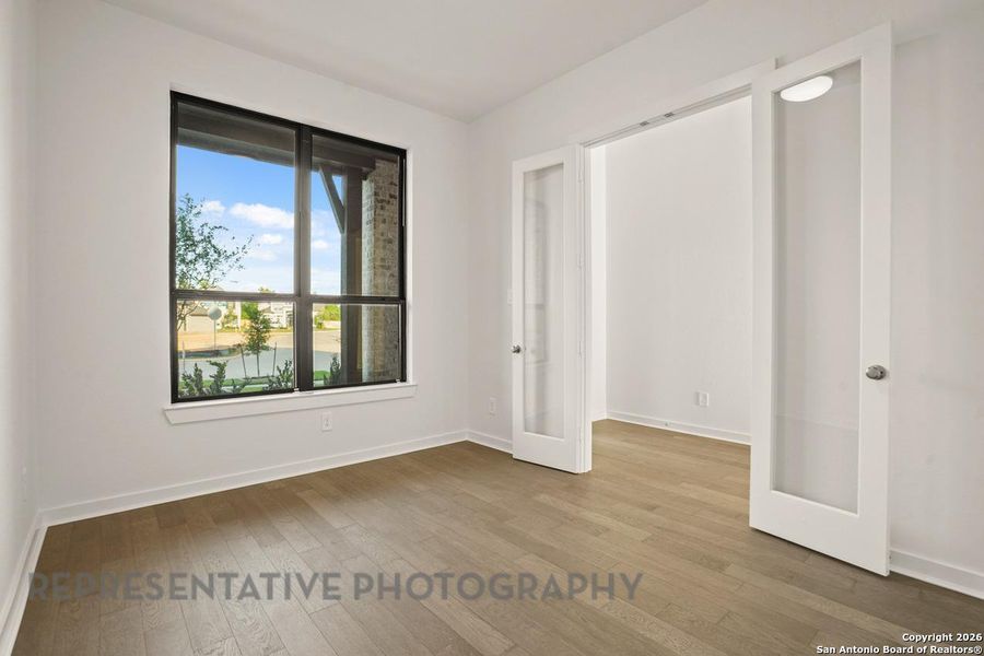 Spacious, unfurnished interior of a new home in Mont Blanc, Schertz (Image 12).