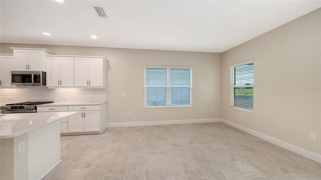 Spacious, unfurnished interior of a new home in Grand Park, Sarasota (Image 31).
