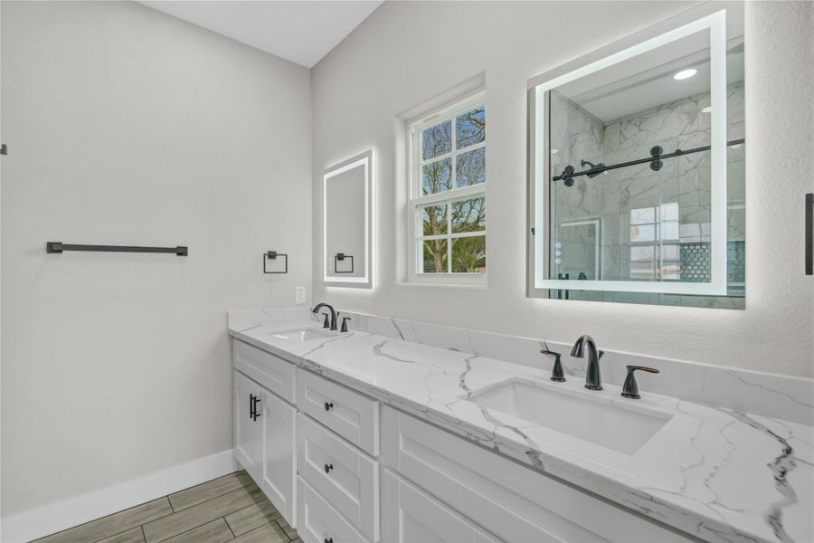 Furnished interior view inside a new home in , Freeport (Image 10).