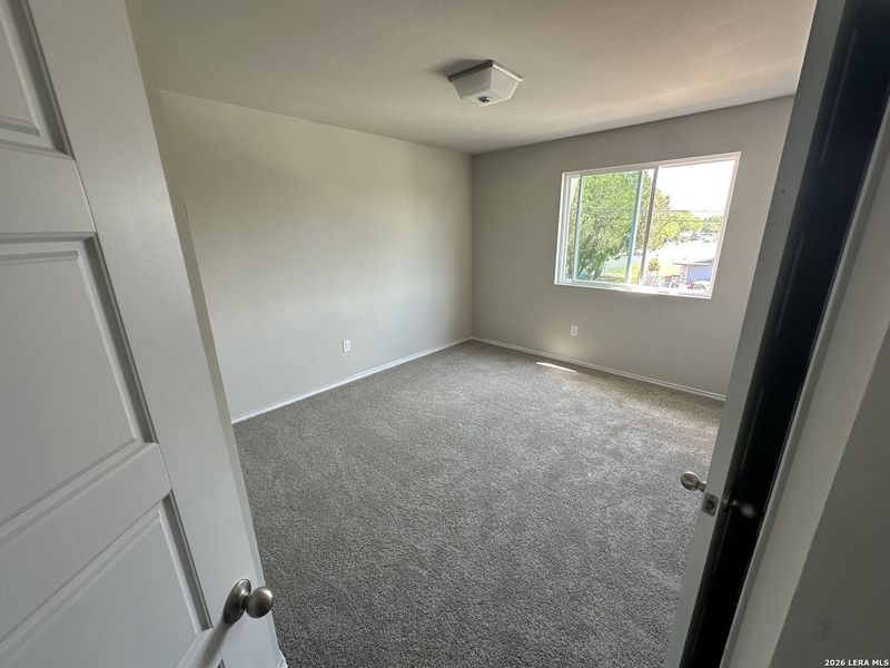 Spacious, unfurnished interior of a new home in , Seguin (Image 5).