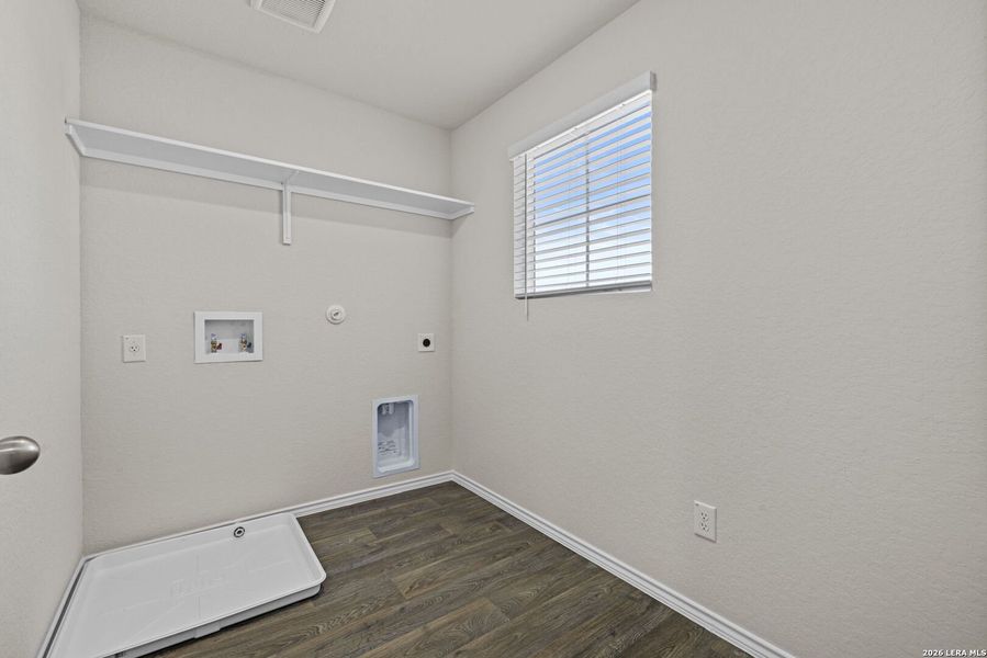 Spacious, unfurnished interior of a new home in Stonehill, San Antonio (Image 19).