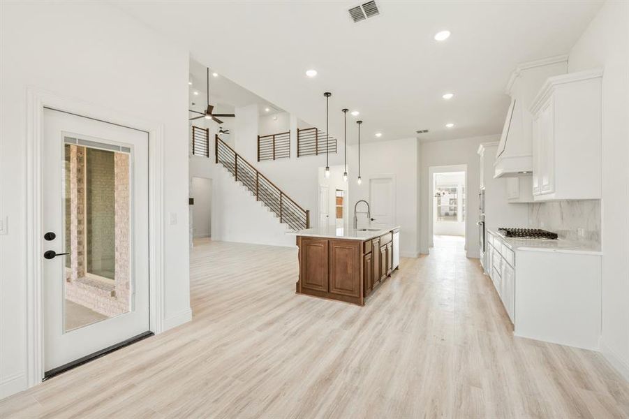 Furnished interior view inside a new home in Terracina, Rockwall (Image 10). Furnished interior view inside a new home in Terracina, Rockwall (Image 10).