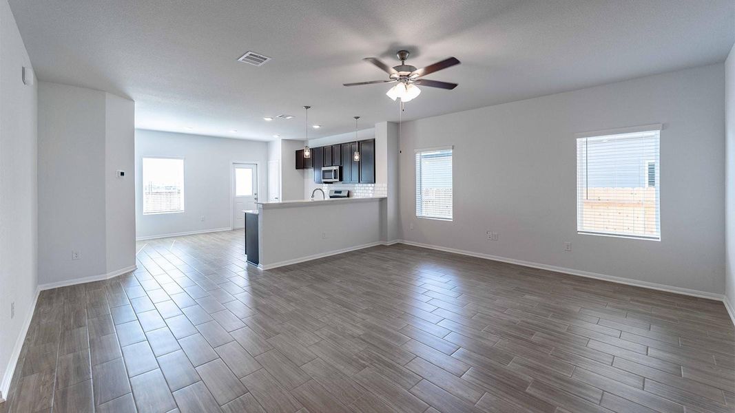 Spacious, unfurnished interior of a new home in Briarwood, Elgin (Image 12).