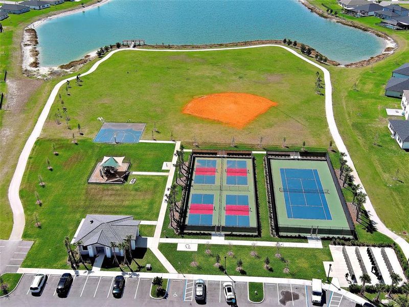 Community amenities in , North Fort Myers (Image 47).