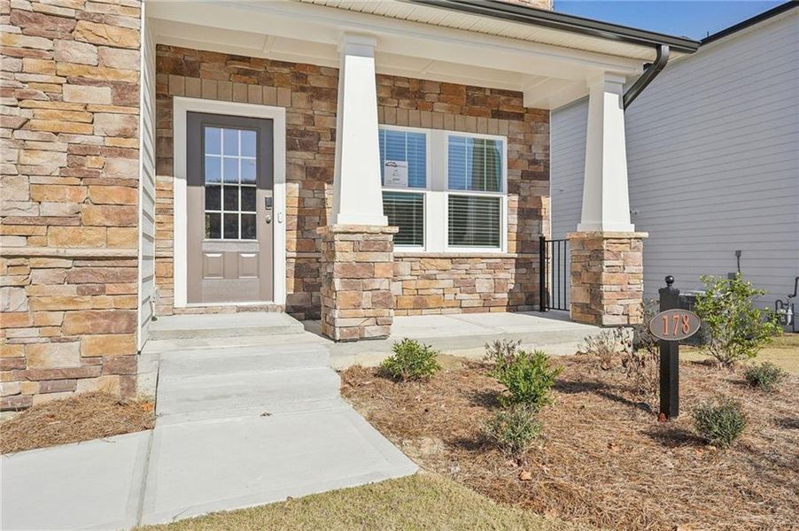 Exterior details and patio area of a home in Ivey Township, Dallas (Image 27).