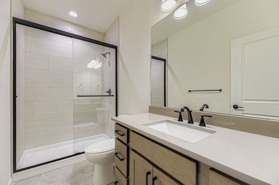 8942 S. Riviera - Full Bathroom