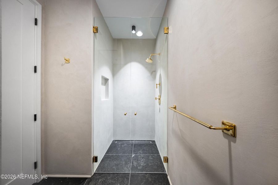 Spacious, unfurnished interior of a new home in , Atlantic Beach (Image 58).