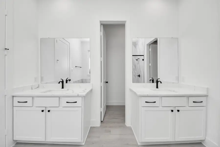 Furnished interior view inside a new home in Beacon Point, Texas City (Image 15).