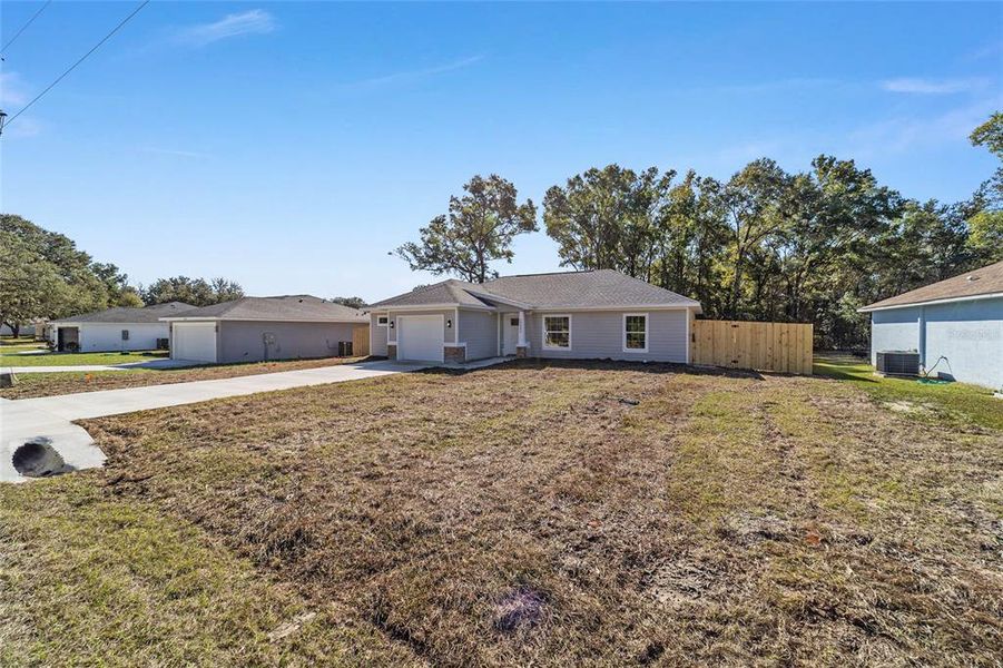 Exterior details and patio area of a home in , Dunnellon (Image 21). Exterior details and patio area of a home in , Dunnellon (Image 21).