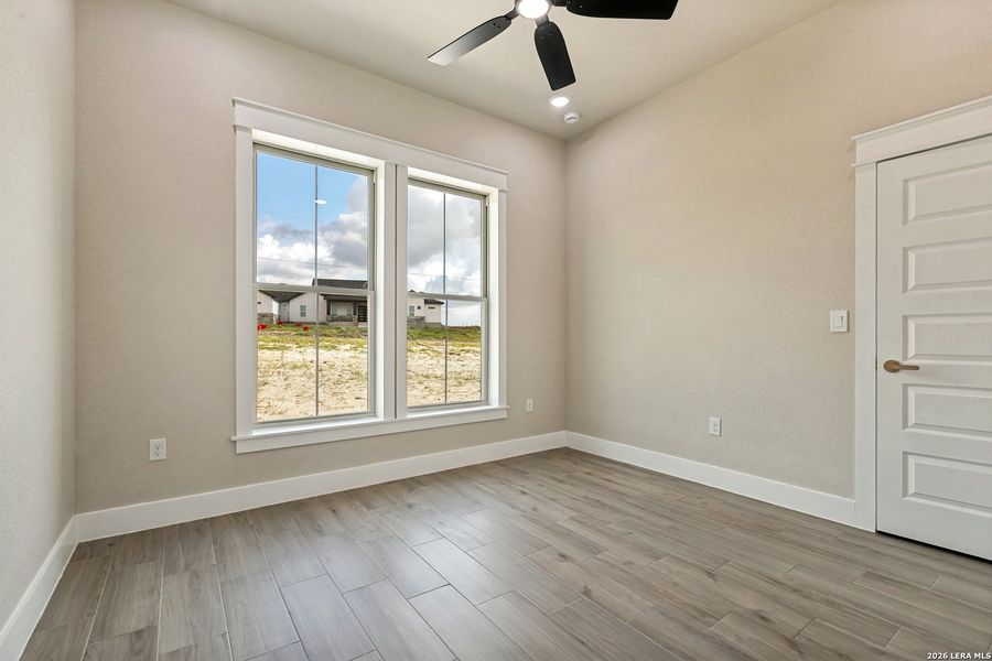 Spacious, unfurnished interior of a new home in , La Vernia (Image 22).
