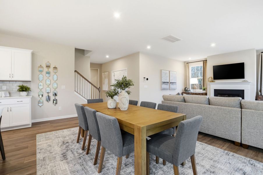 Sequoia Model dining area