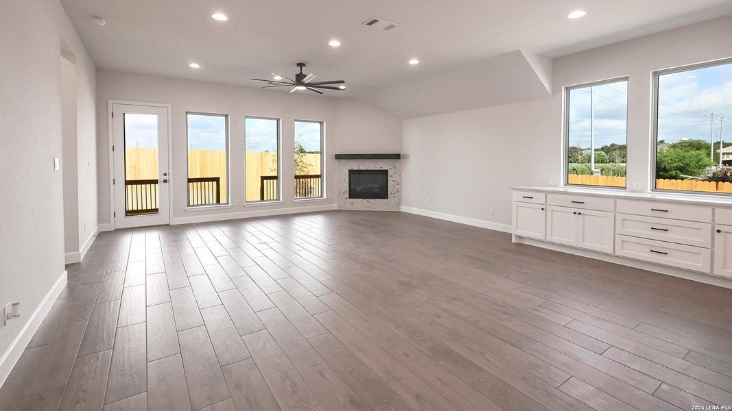 Spacious, unfurnished interior of a new home in Cibolo Valley Heights, Cibolo (Image 17). Spacious, unfurnished interior of a new home in Cibolo Valley Heights, Cibolo (Image 17).