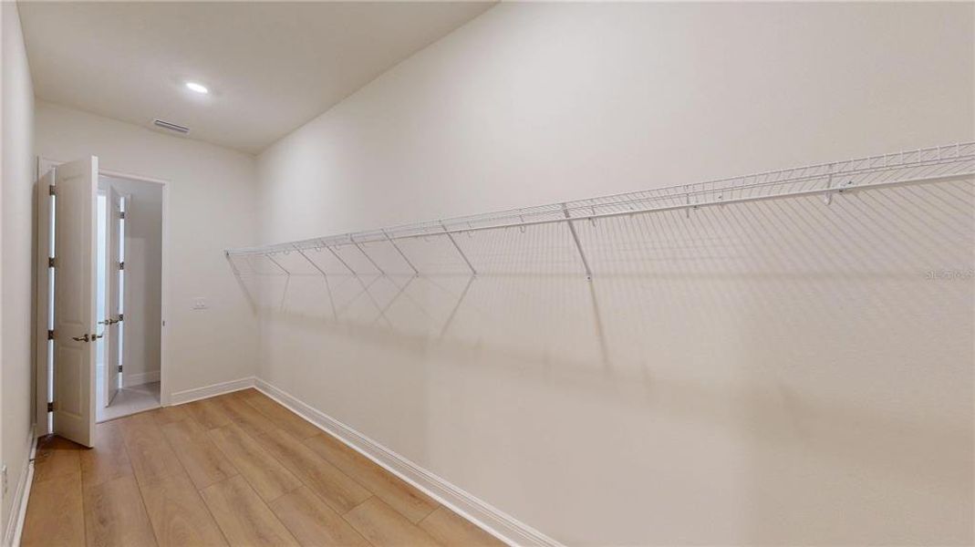 Spacious, unfurnished interior of a new home in Laureate Park, Orlando (Image 12).