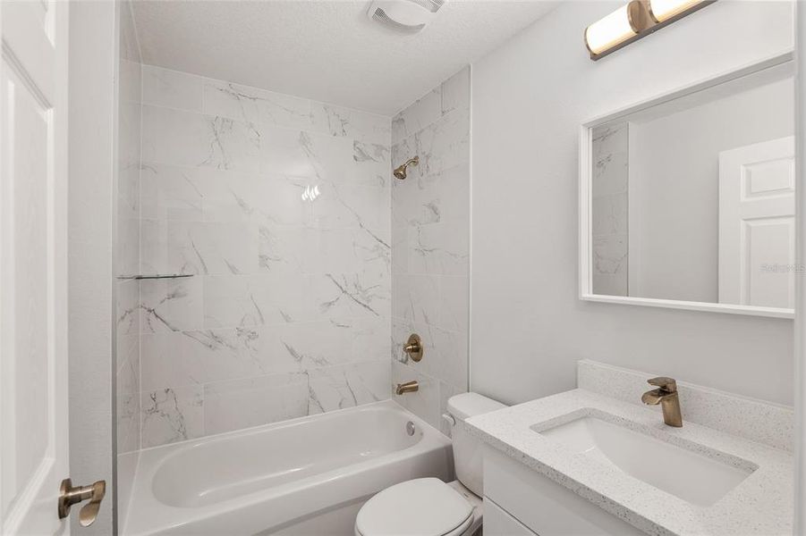 Furnished interior view inside a new home in , Dunnellon (Image 12).