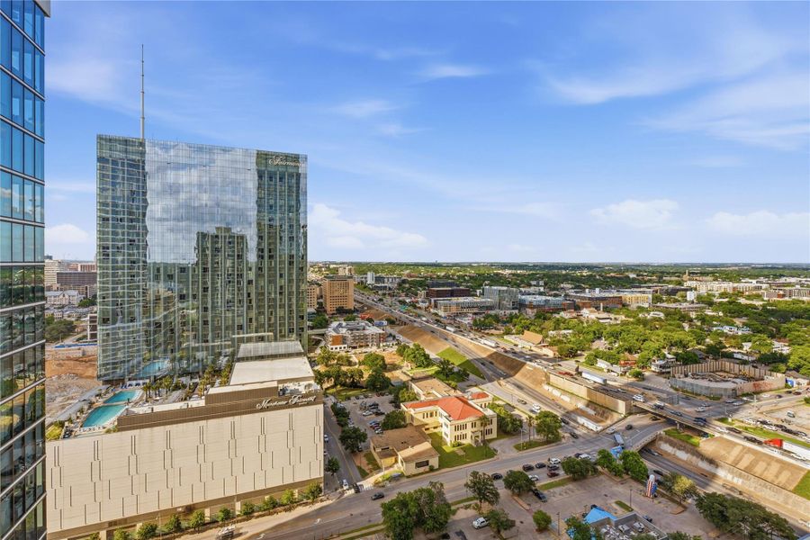 Condo located in Austin, TX showcasing its design and architecture (Image 3).