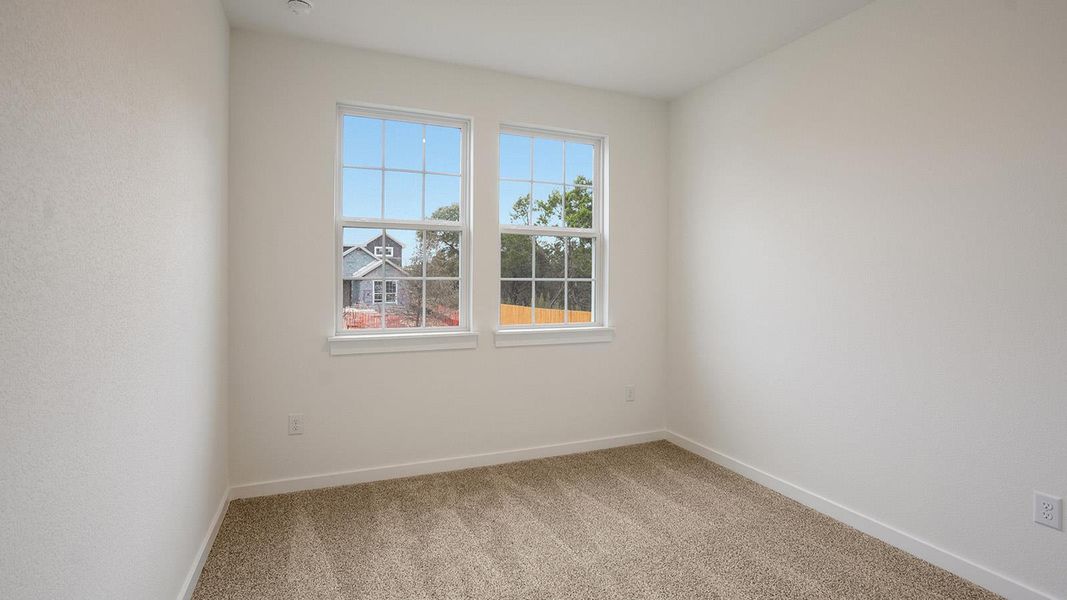 Spacious, unfurnished interior of a new home in Rosenbusch Ranch, Leander (Image 16).