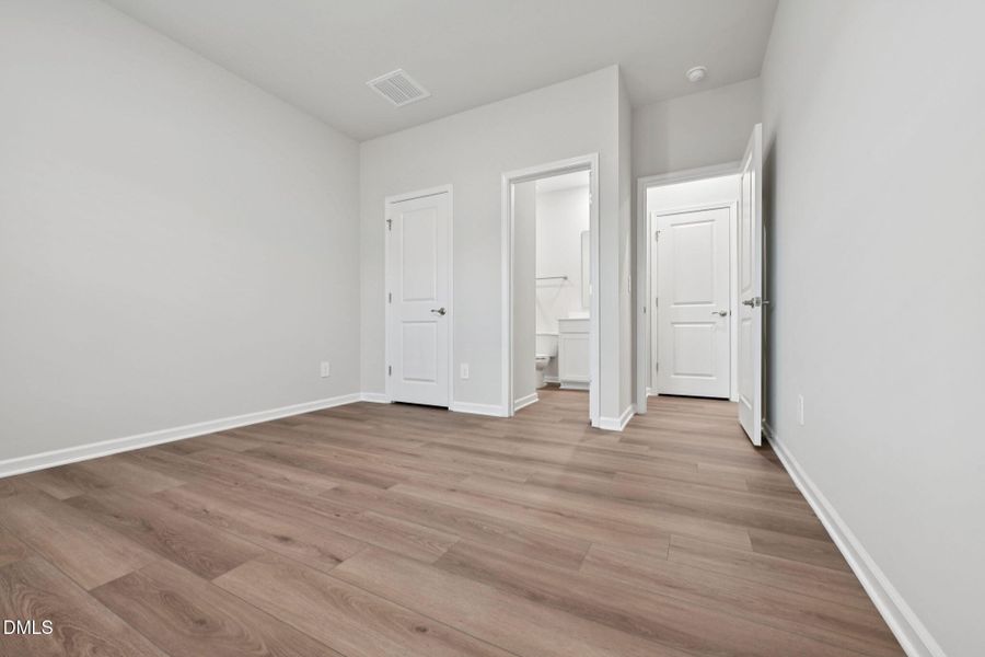 15-web-or-mls-Raleigh - Oak Manor - 548