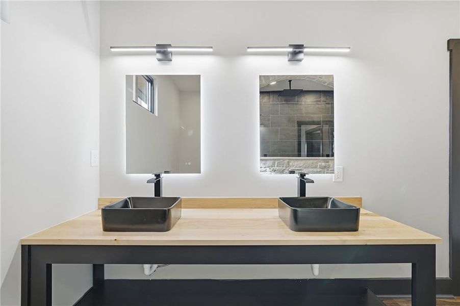 Furnished interior view inside a new home in , Jasper (Image 8).