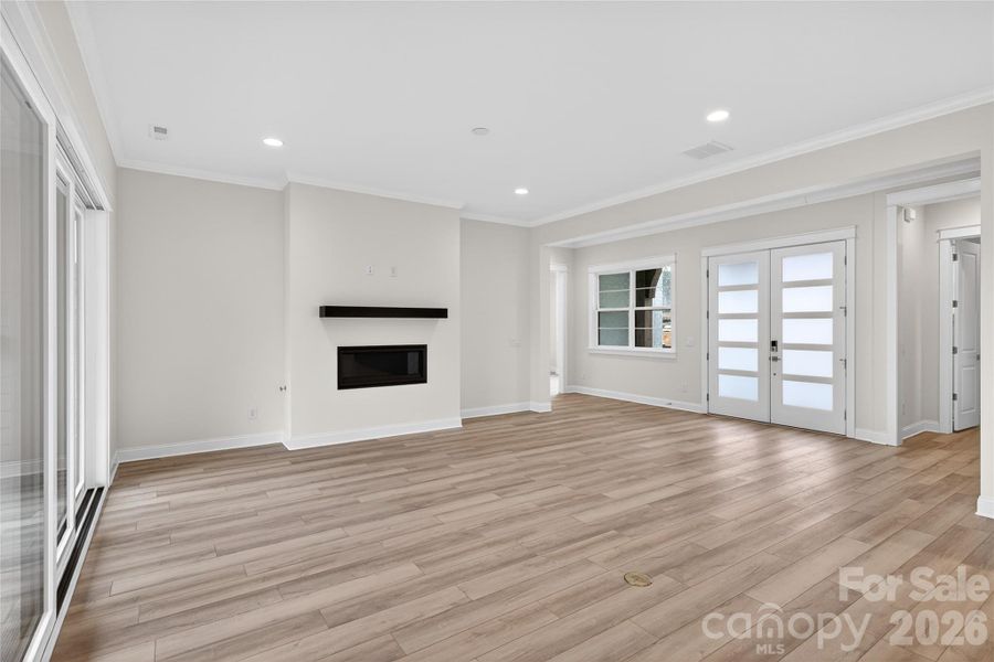 Great Room w/ fireplace