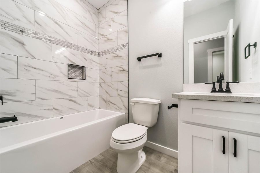 Furnished interior view inside a new home in , Conroe (Image 11).