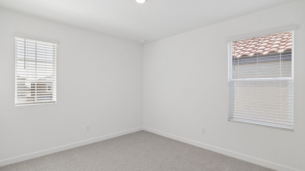 Spacious, unfurnished interior of a new home in The Buttes at Mystic, Peoria (Image 32).
